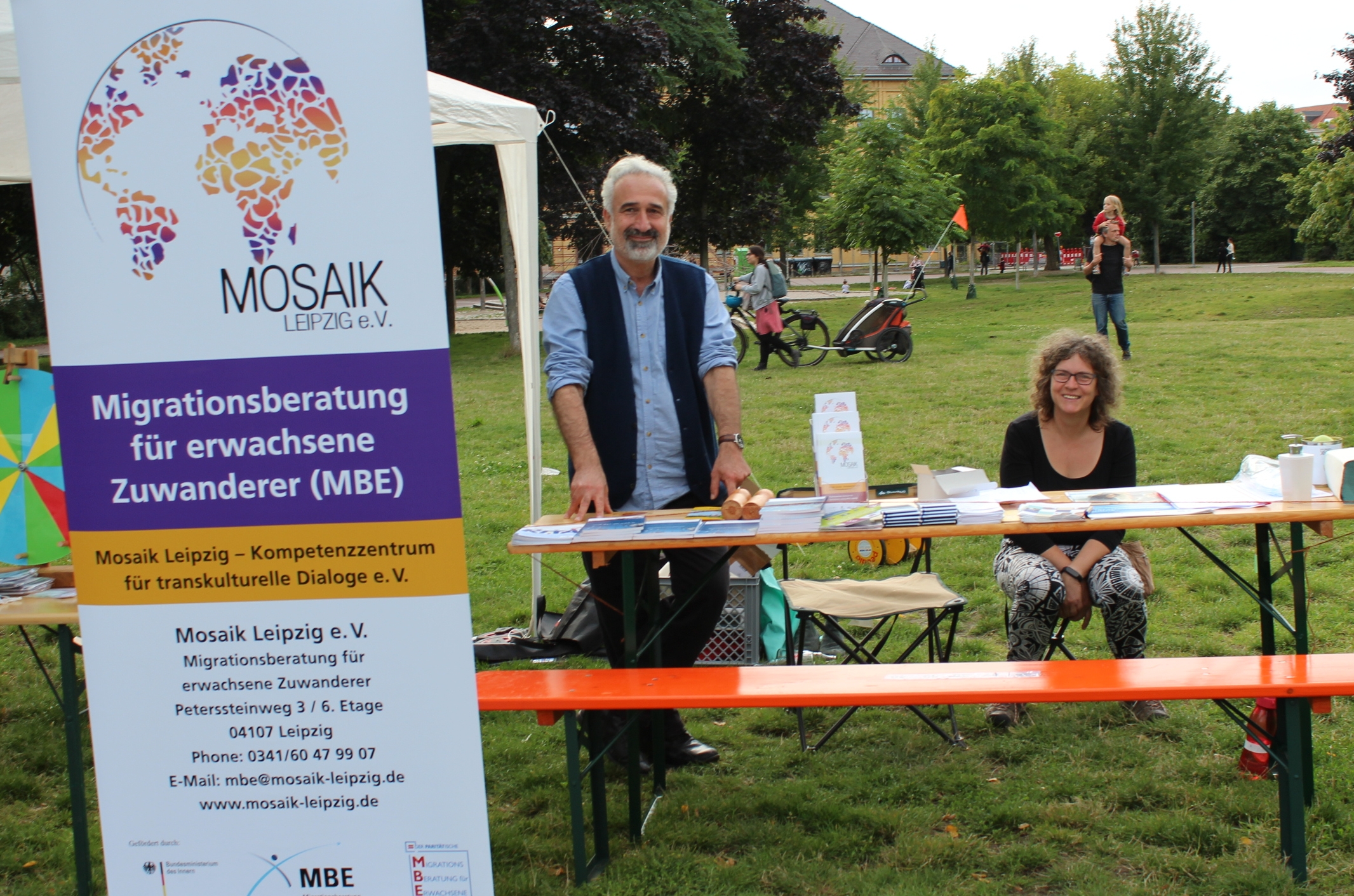 Sarbast und Kristin von MOSAIK werben für transkulturelle Dialoge.