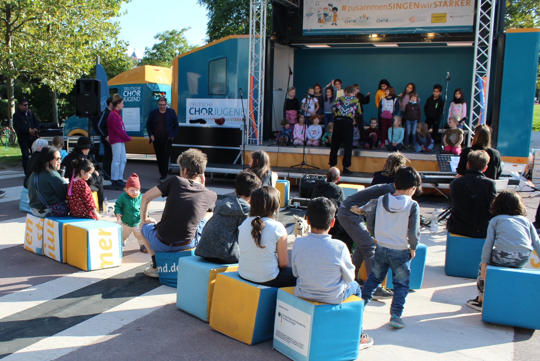 Die Kinder singen sich ein